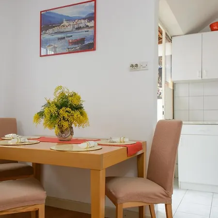 Apartments With Wifi Split - 11654 *